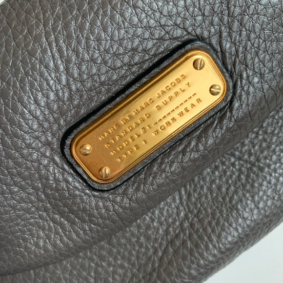 MARC BY MARC JACOBS Like New Classic Karlie Q Crossbody Bag - Picture 12 of 15